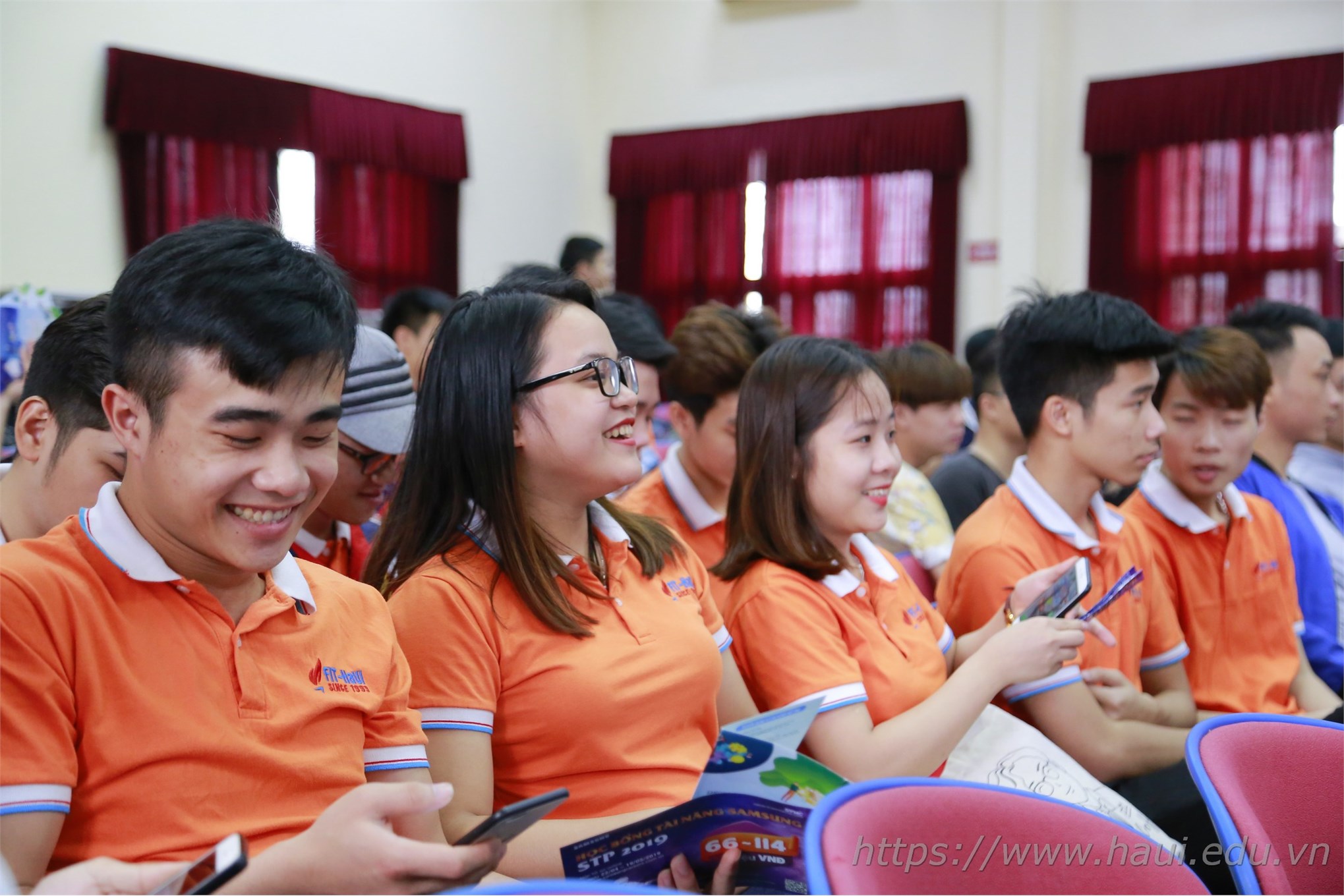Hàng trăm cơ hội việc làm, chương trình học bổng toàn phần cho sinh viên Đại học Công nghiệp Hà Nội
