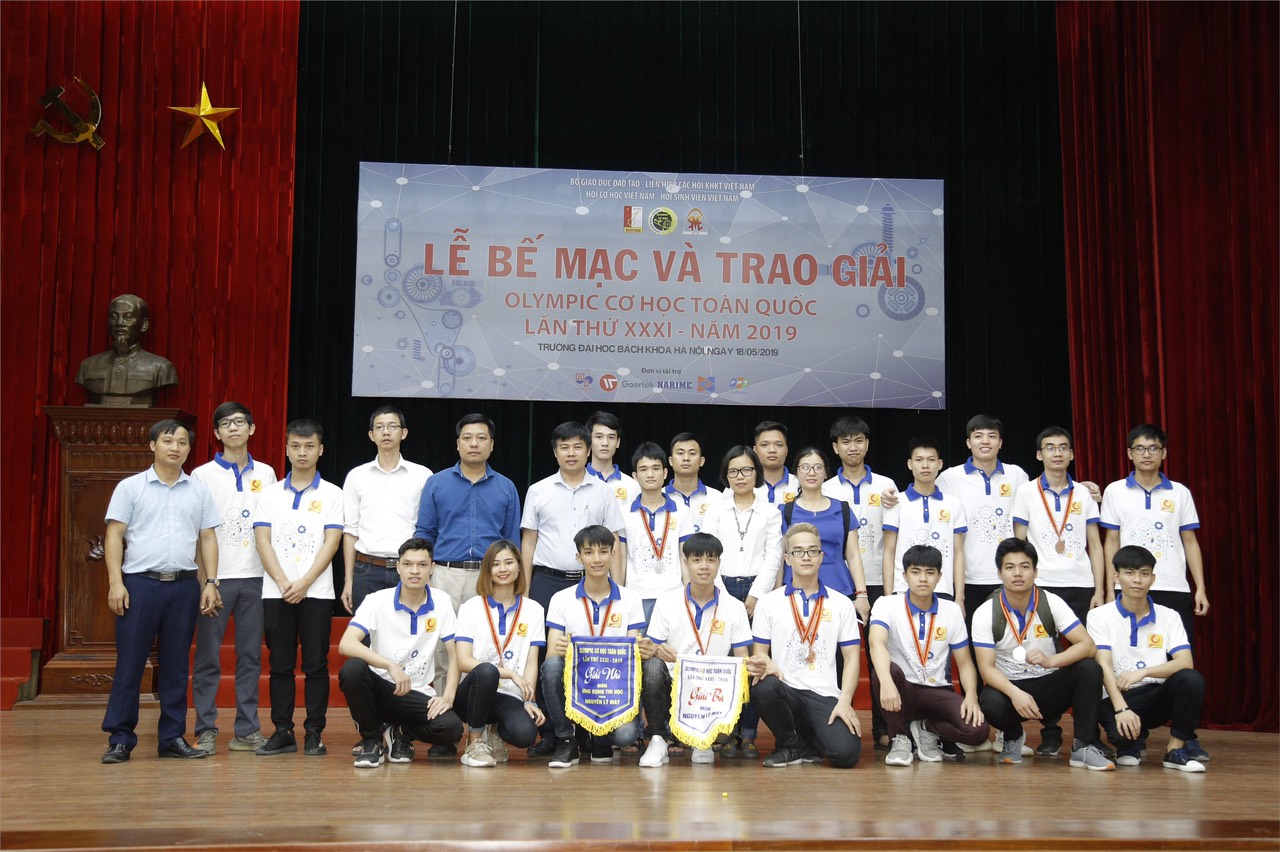 Sinh viên khoa Cơ khí - Trường Đại học Công Nghiệp Hà Nội vinh dự nhận 11 giải Olympic Cơ học toàn quốc lần thứ 31