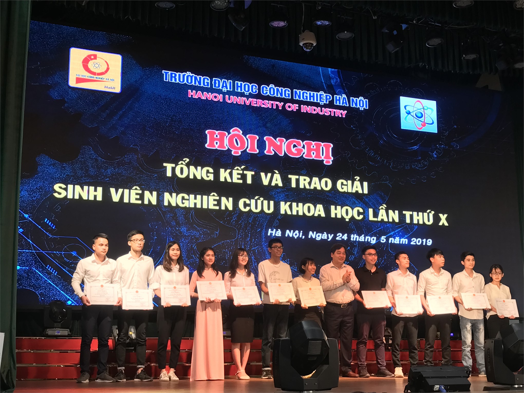 Hội nghị tổng kết và trao giải sinh viên NCKH lần thứ X-HaUi