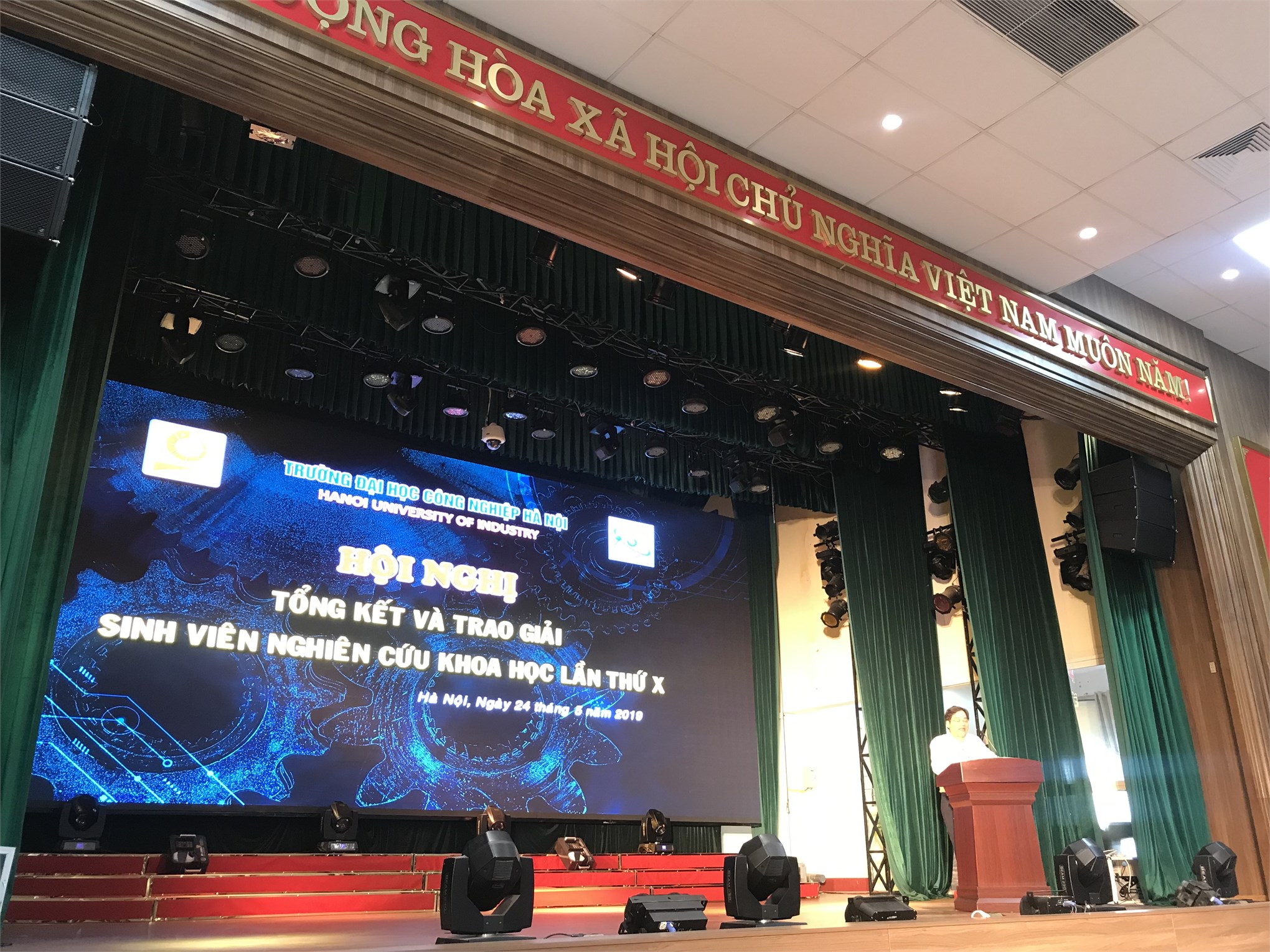 Hội nghị tổng kết và trao giải sinh viên NCKH lần thứ X-HaUi