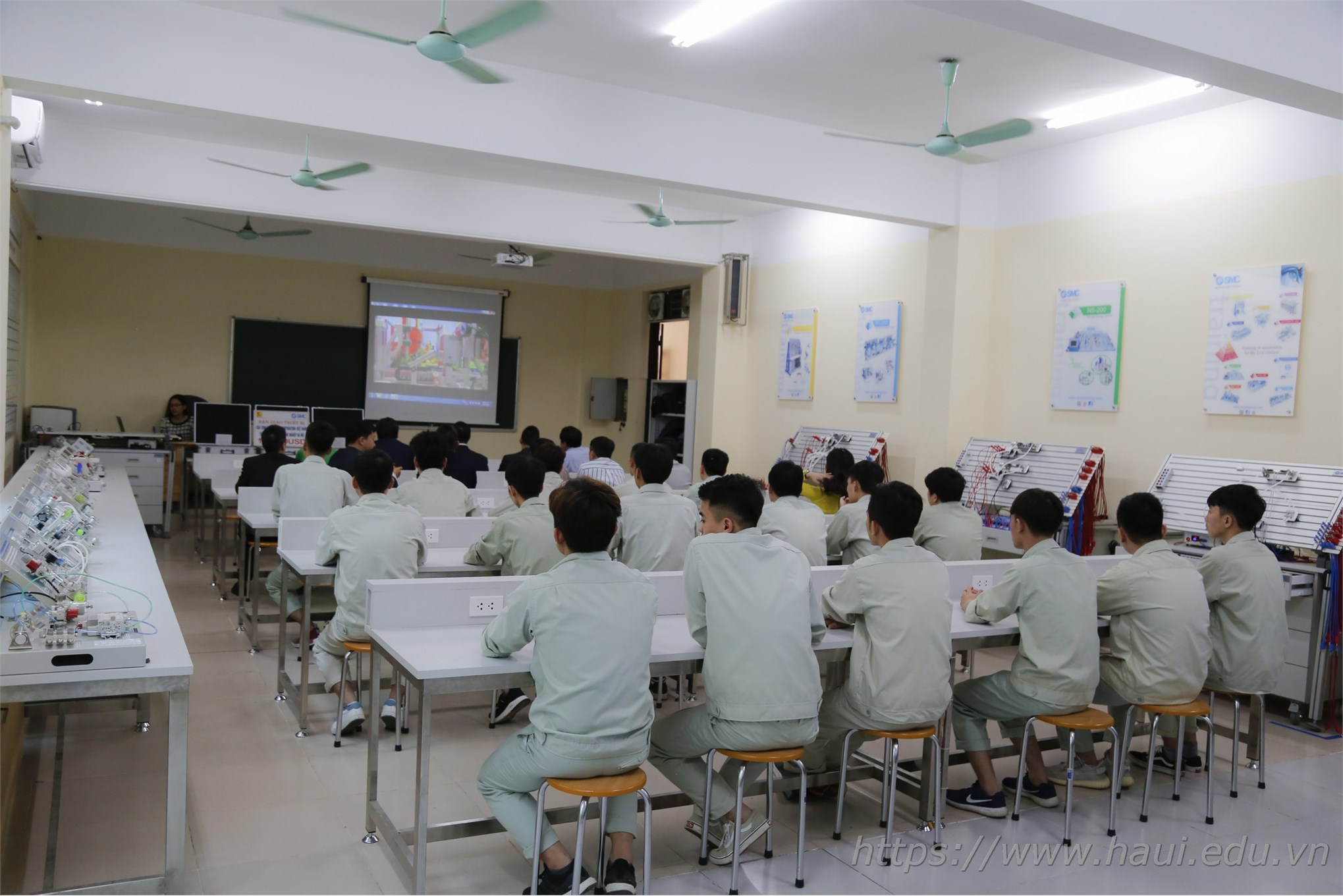 Hanoi University of Industry launch a new pneumatic lab worth 2.3 billion VND