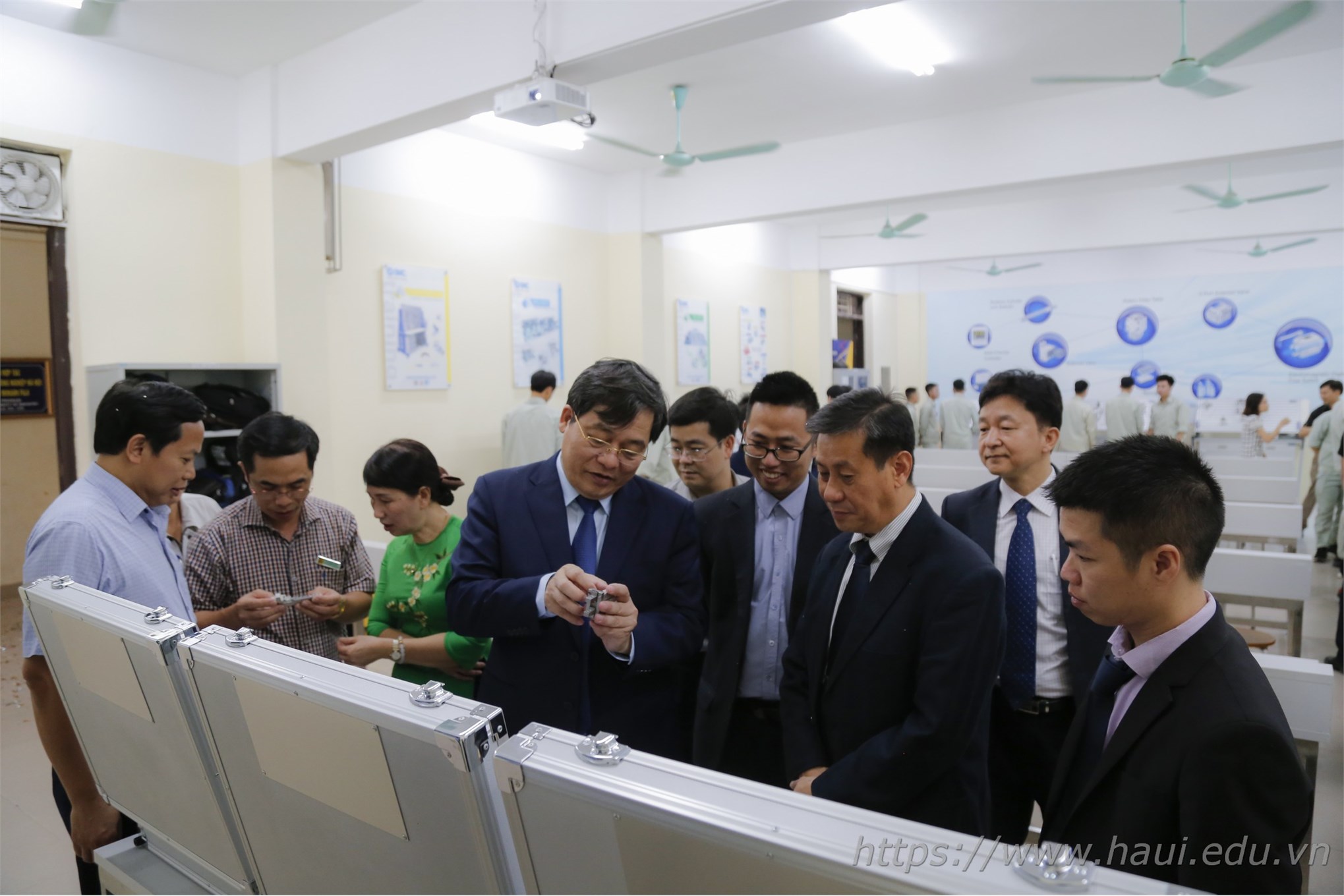 Hanoi University of Industry launch a new pneumatic lab worth 2.3 billion VND