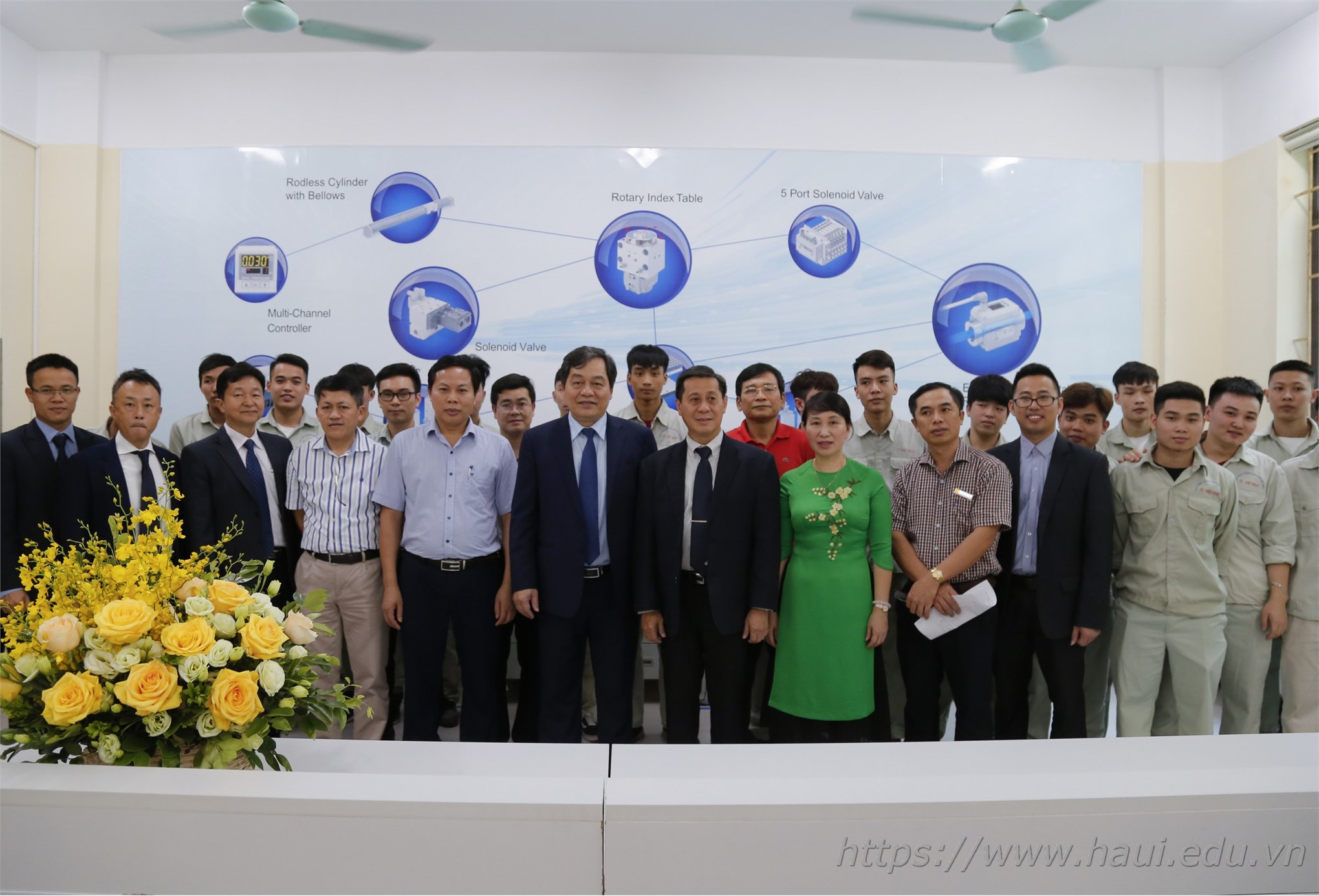 Hanoi University of Industry launch a new pneumatic lab worth 2.3 billion VND