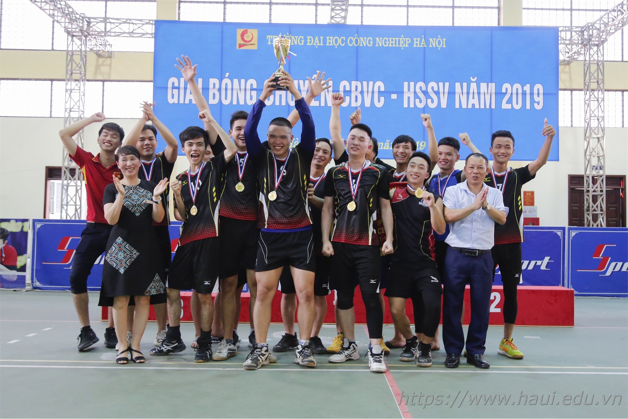 Chung kết Giải bóng chuyền Cán bộ viên chức, học sinh sinh viên Đại học Công nghiệp Hà Nội năm 2019