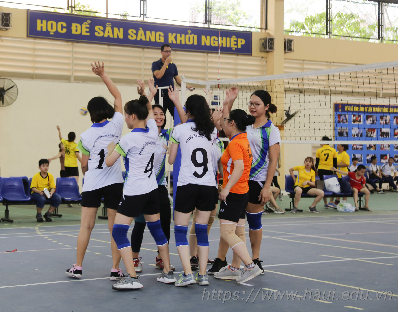 Liên quân nữ Khoa Lý luận Chính trị - Pháp luật, Kế toán Kiểm toán vô địch giải Bóng chuyền CBVC-HSSV năm học 2018-2019