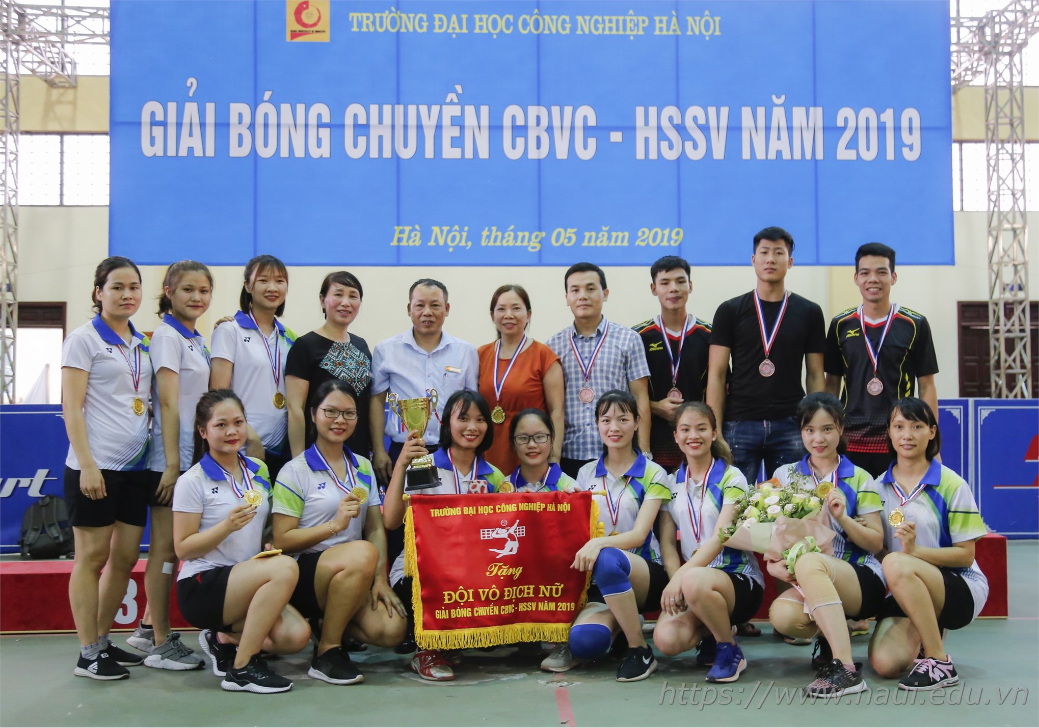 Liên quân nữ Khoa Lý luận Chính trị - Pháp luật, Kế toán Kiểm toán vô địch giải Bóng chuyền CBVC-HSSV năm học 2018-2019