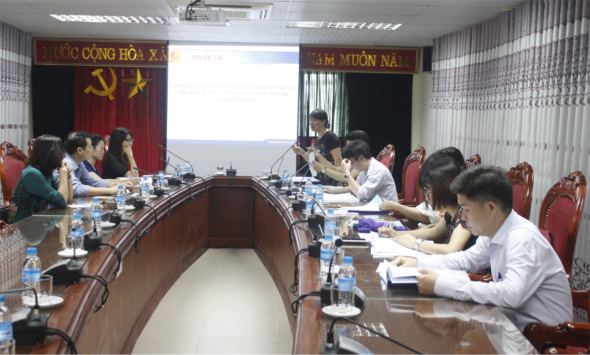 Nghiệm thu đề tài khoa học cấp cơ sở: “Tích hợp giáo dục đạo đức nghề nghiệp vào dạy học môn Lý luận chính trị cho sinh viên trường Đại học Công nghiệp Hà Nội”.