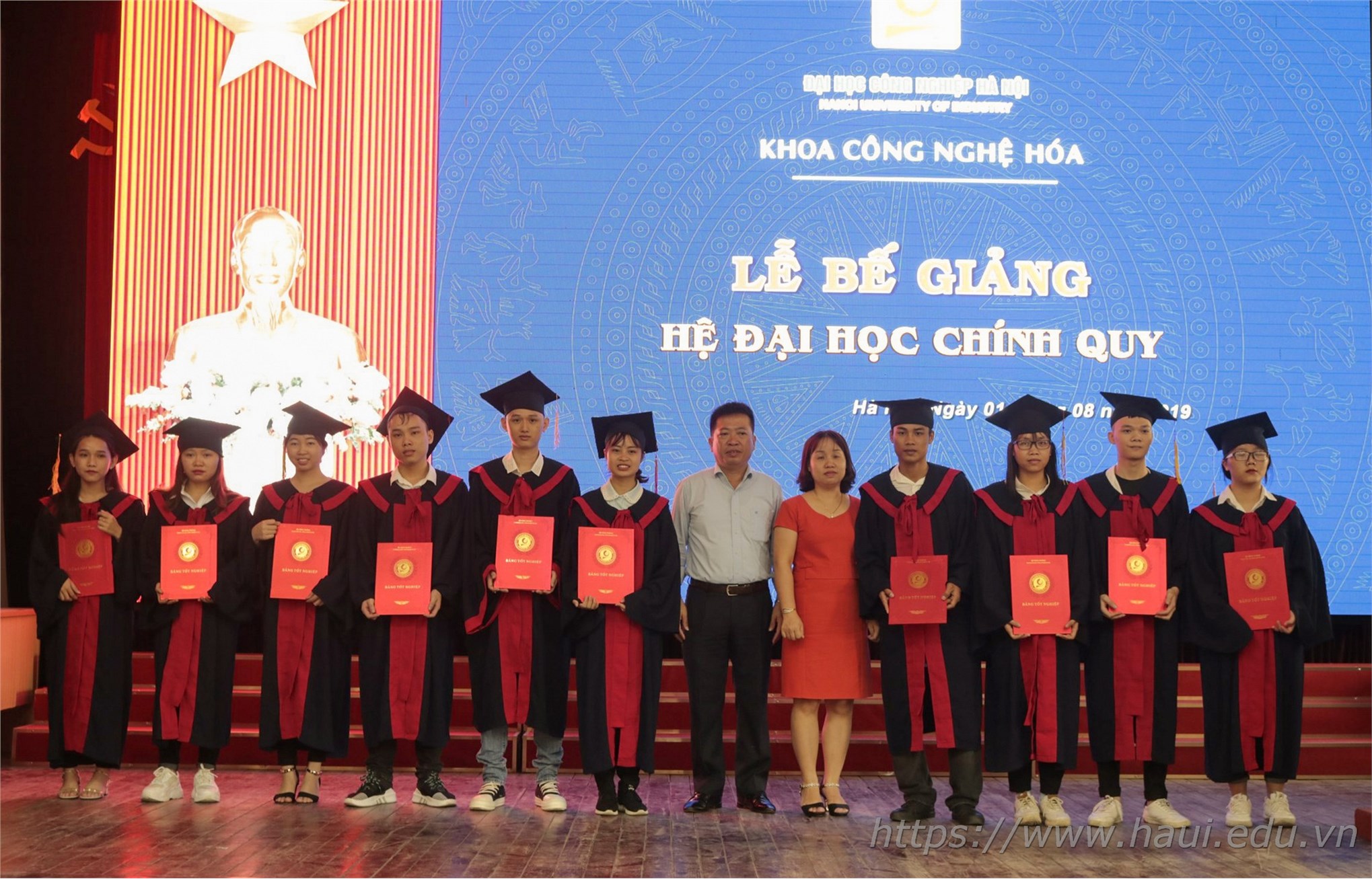 Lễ Bế giảng và trao bằng tốt nghiệp cử nhân trường Đại học Công nghiệp Hà Nội