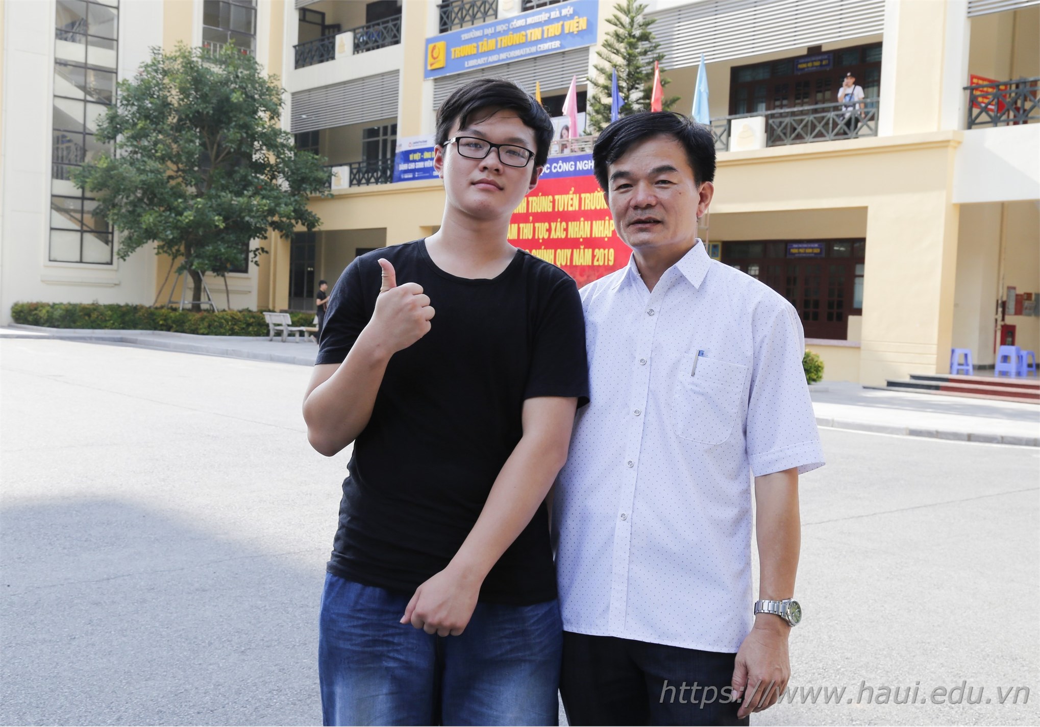 Thí sinh đăng ký xác nhận nhập học tai Đại học Công nghiệp Hà Nội năm 2019