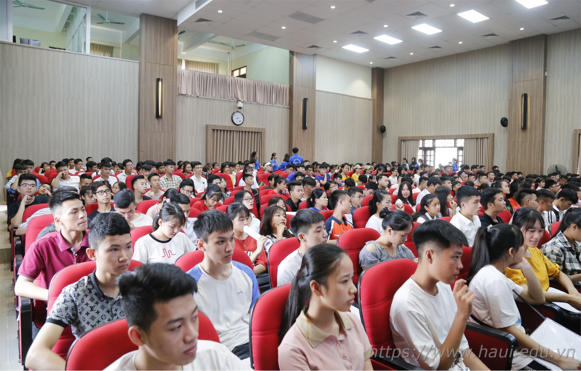 Thí sinh xác nhận nhập học tại Đại học Công nghiệp Hà Nội 2019