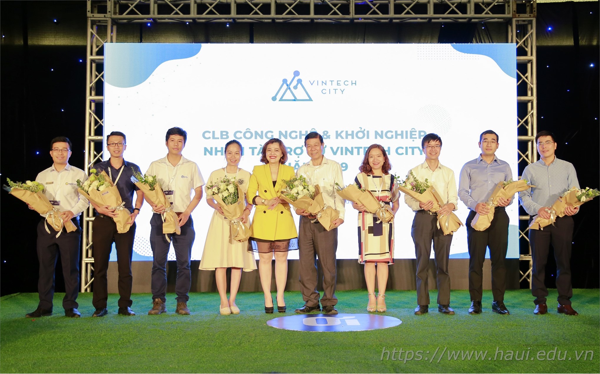 HaUI Students receive start-up funding from VinTech City