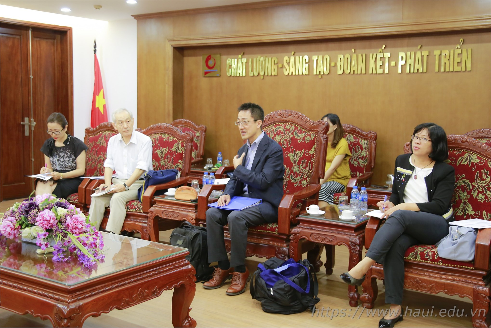 JICA experts paid a working visit to Hanoi University of Industry