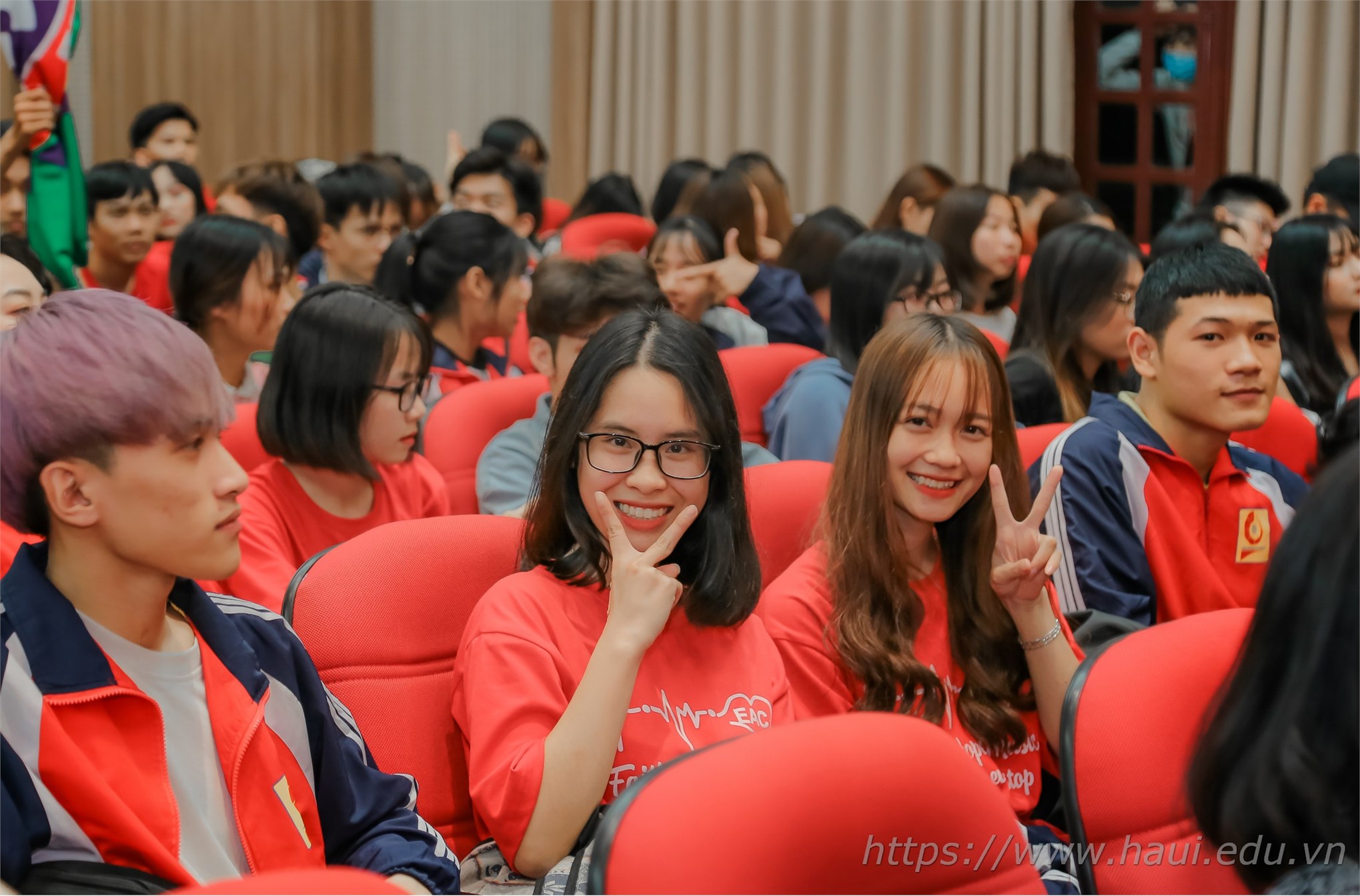 Chương trình giao lưu văn nghệ sinh viên chào mừng đại hội Đoàn TNCS Hồ Chí Minh trường Đại học Công nghiệp Hà Nội 