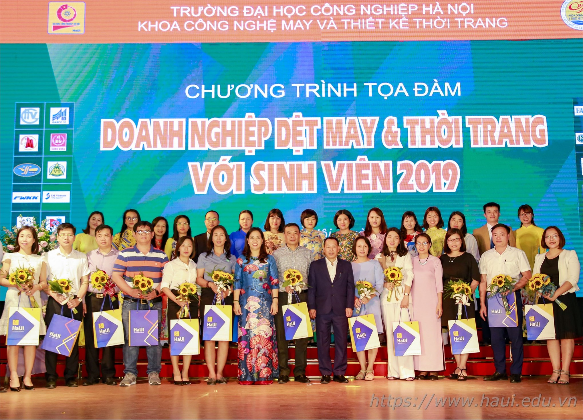 Tọa đàm Doanh nghiệp Dệt, May và Thời trang với sinh viên 2019 tại Đại học Công nghiệp Hà Nội