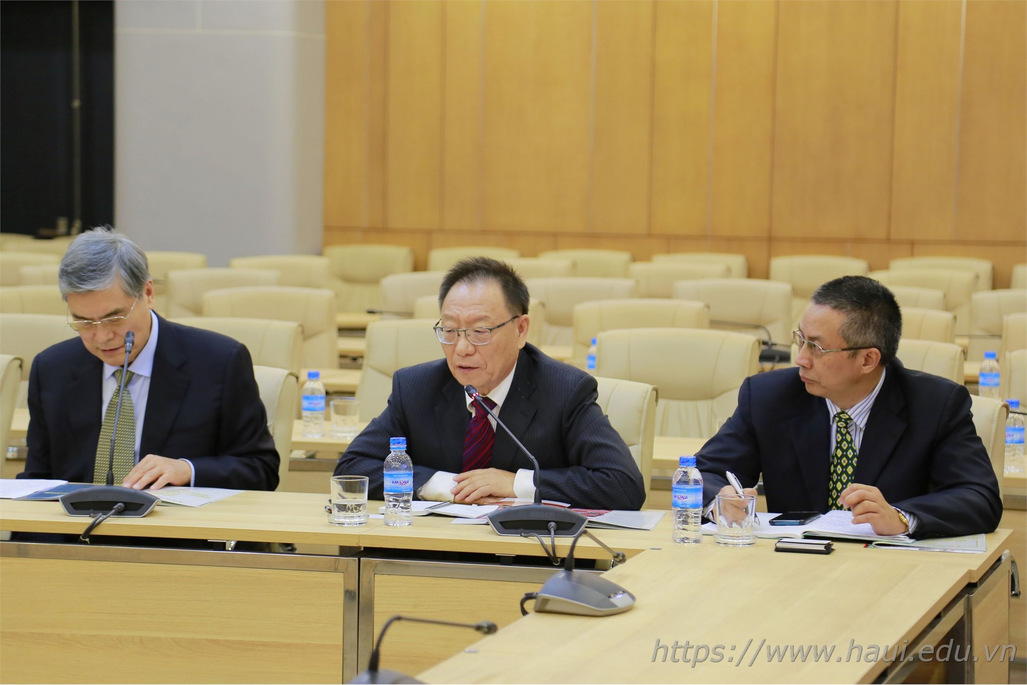 Đoàn đại biểu Hiệp hội Cơ khí Trung Quốc thăm và làm việc tại trường Đại học Công nghiệp Hà Nội