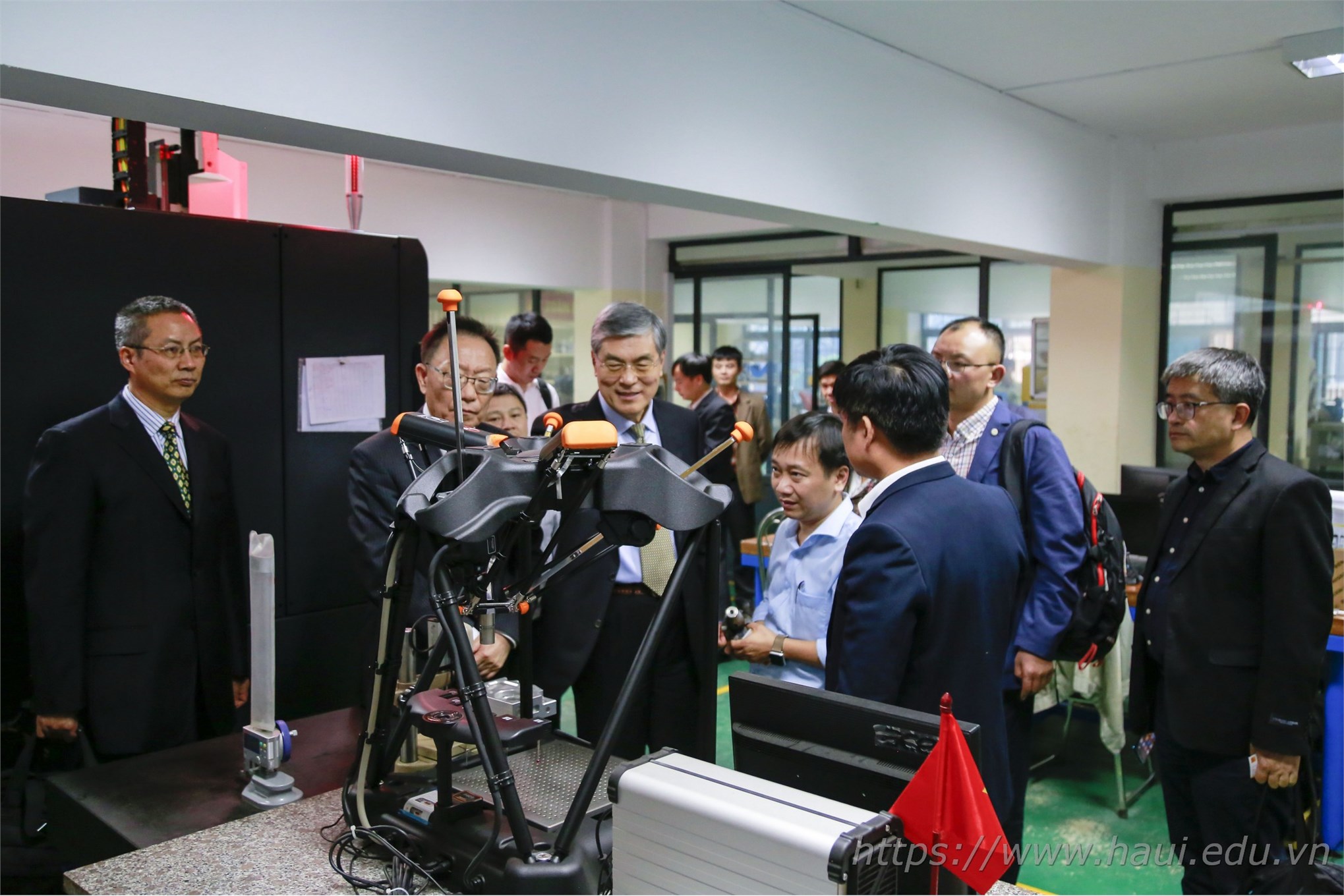 Delegation of Chinese Mechanical Engineering Society paid a working visit to Hanoi University of Industry