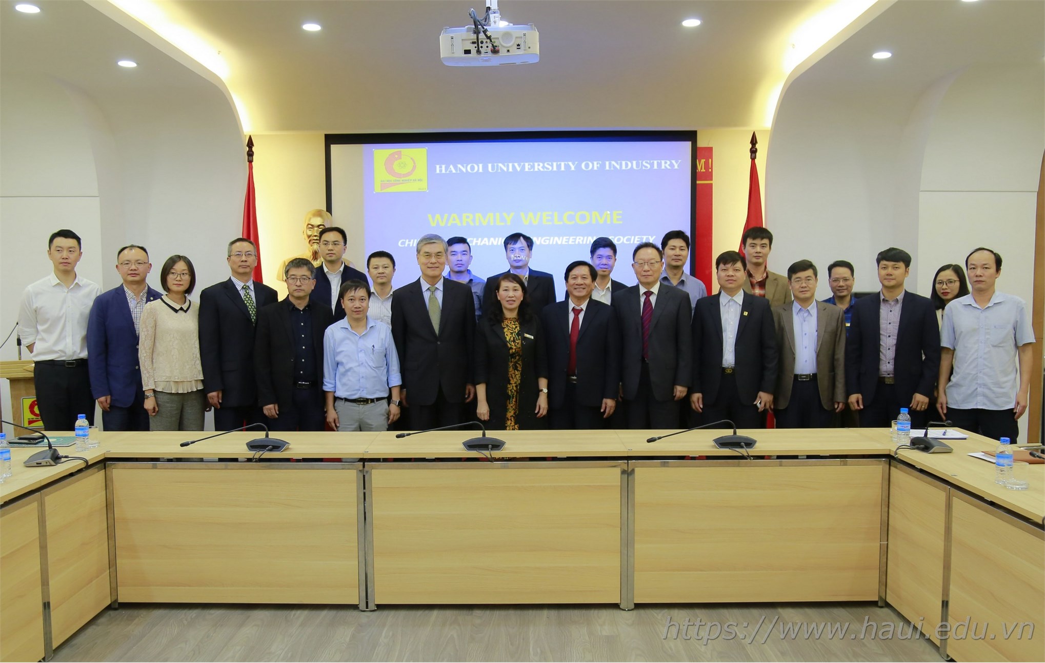 Delegation of Chinese Mechanical Engineering Society paid a working visit to Hanoi University of Industry