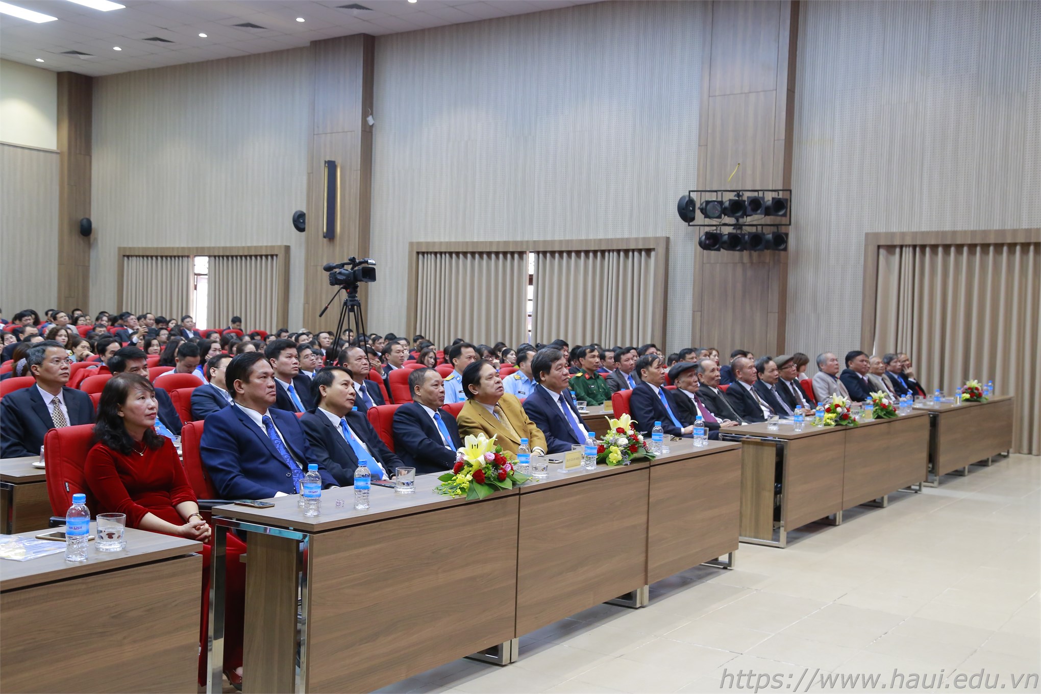 Meeting marks Vietnamese Teachers' Day 