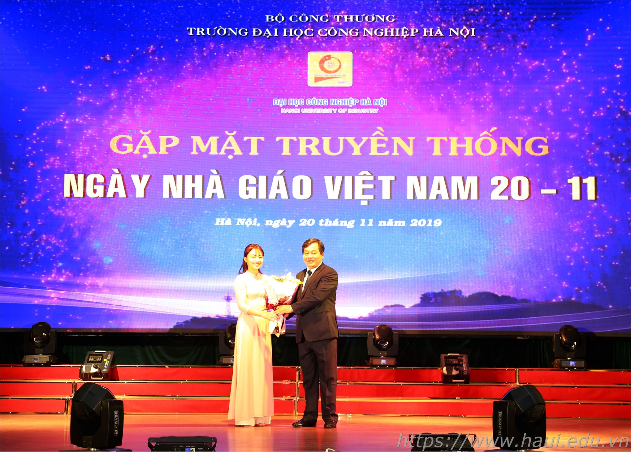 Meeting marks Vietnamese Teachers' Day 