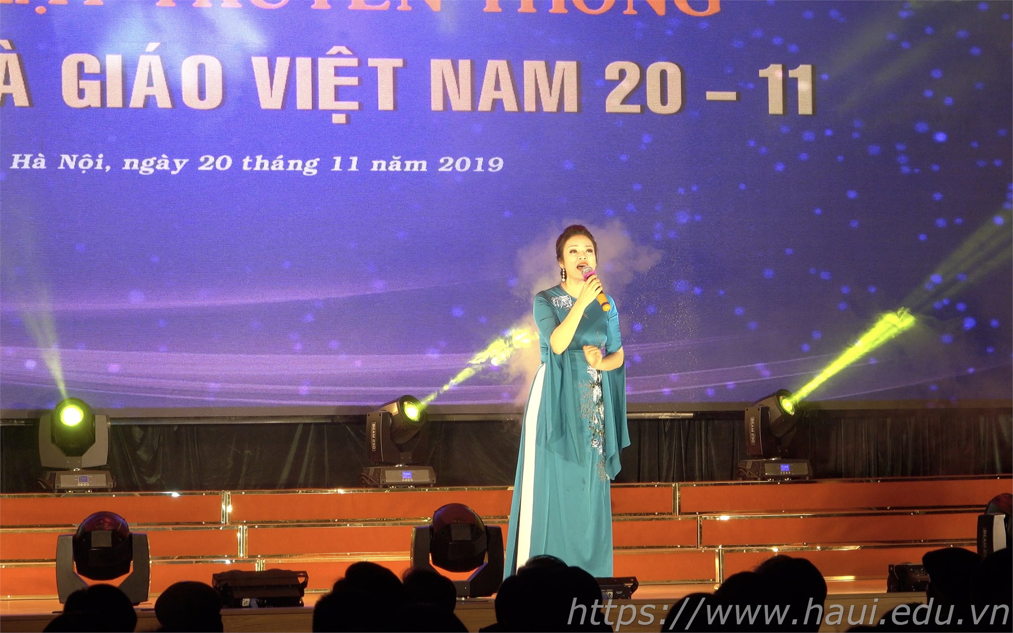 Meeting marks Vietnamese Teachers' Day 