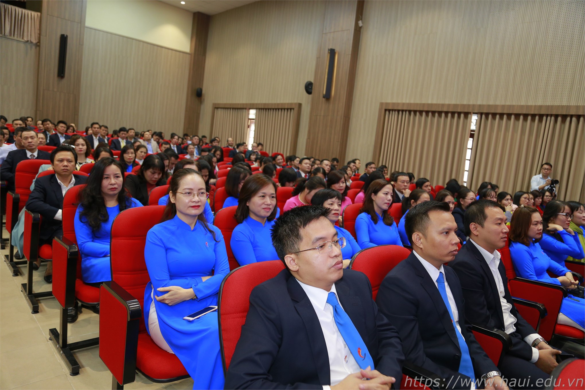 Meeting marks Vietnamese Teachers' Day 