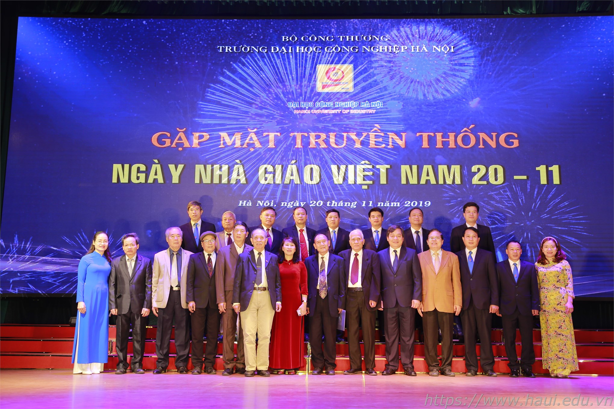 Meeting marks Vietnamese Teachers' Day 