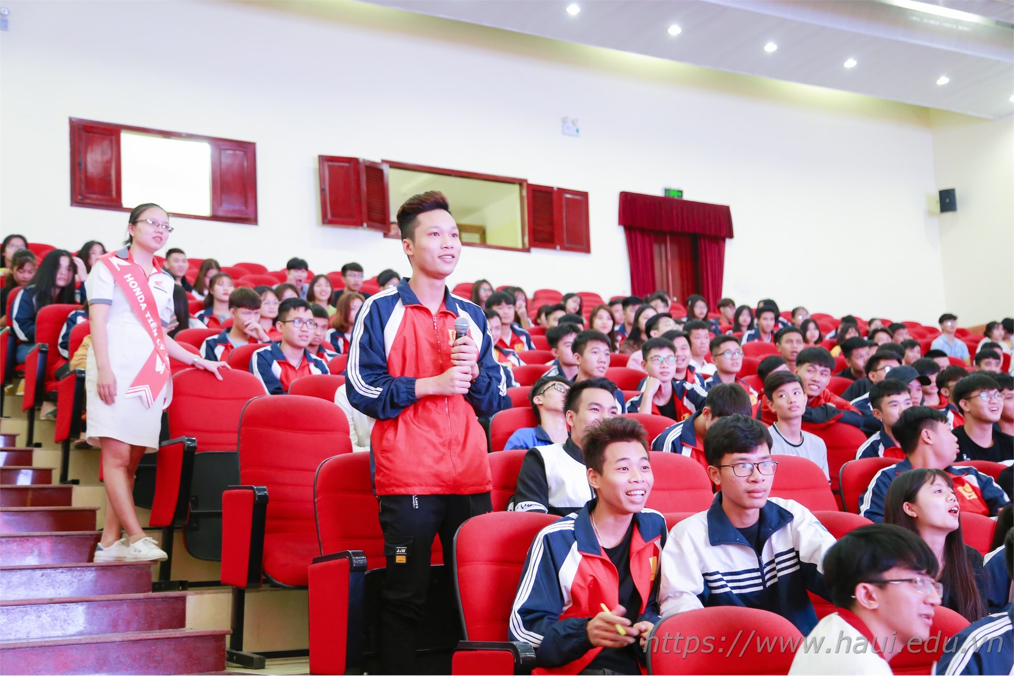 HaUI students respond to Traffic Safety campaign