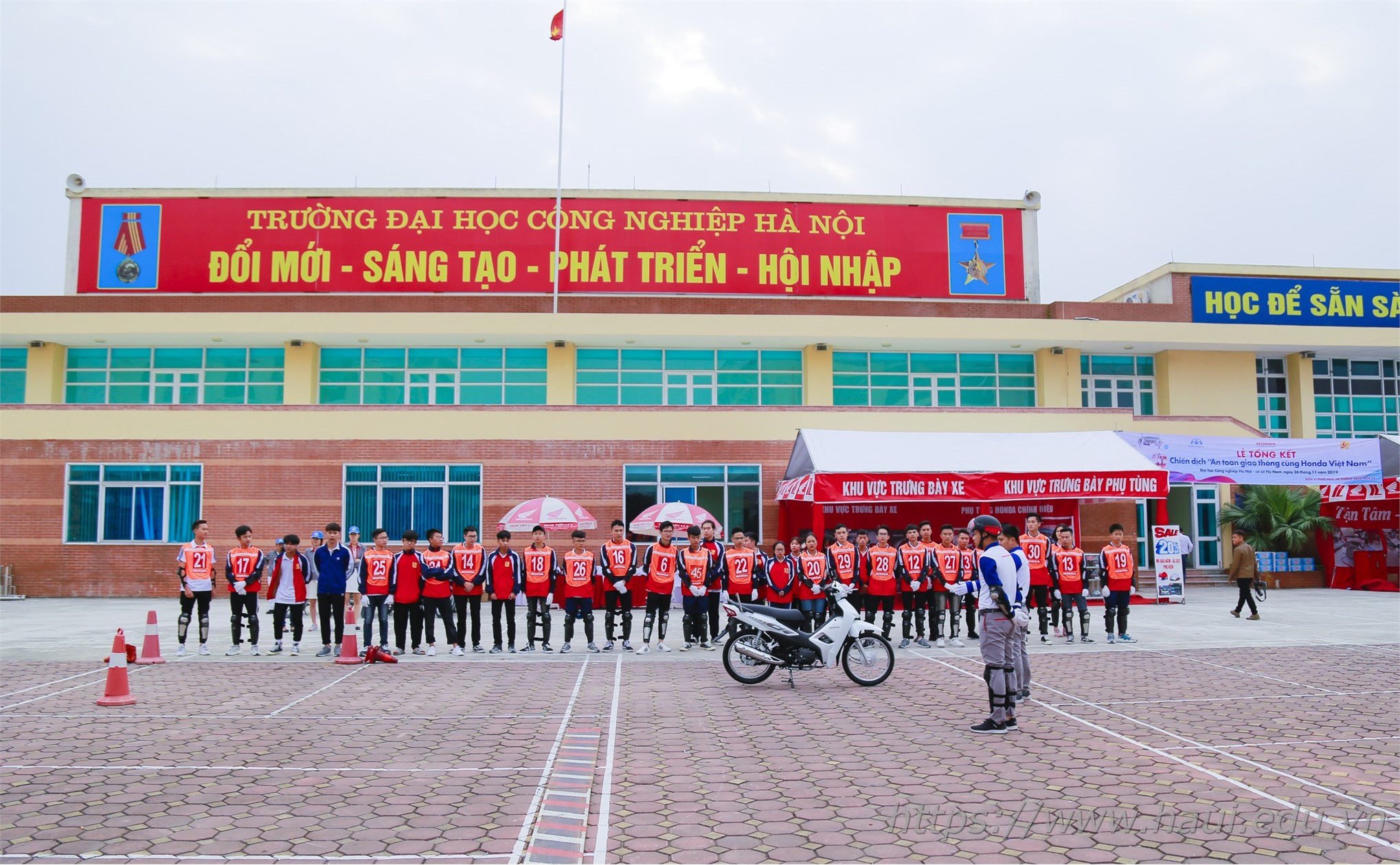 HaUI students respond to Traffic Safety campaign