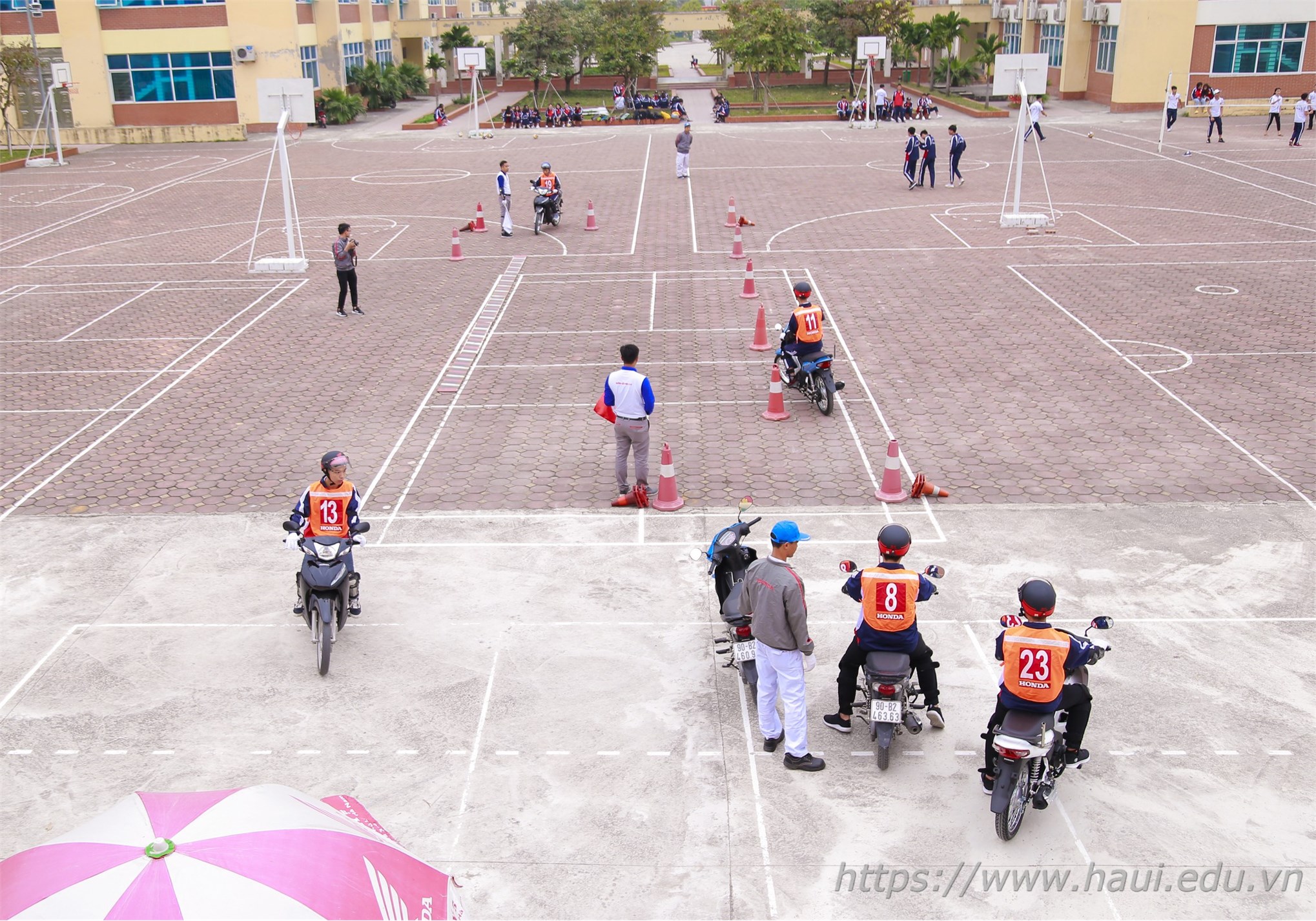 HaUI students respond to Traffic Safety campaign