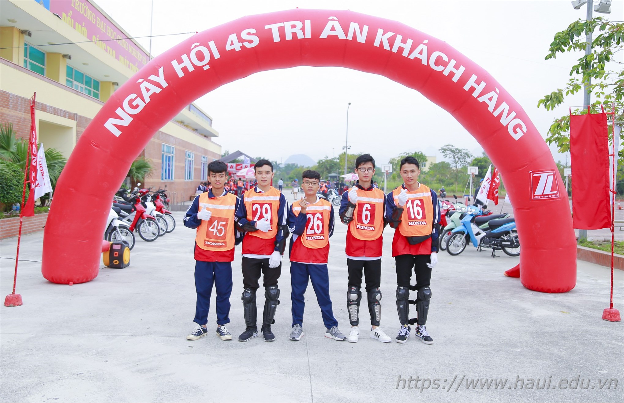 HaUI students respond to Traffic Safety campaign