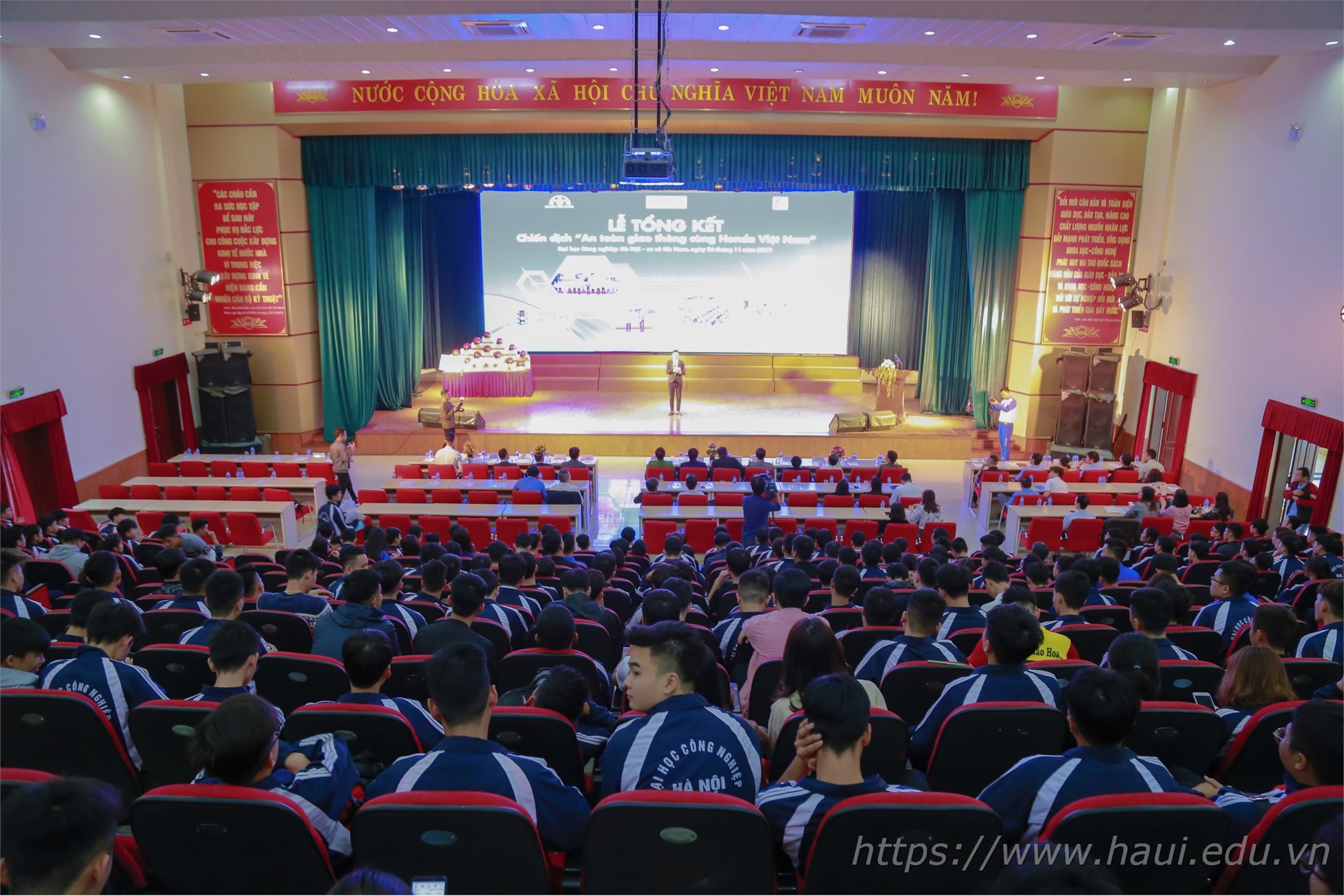 HaUI students respond to Traffic Safety campaign