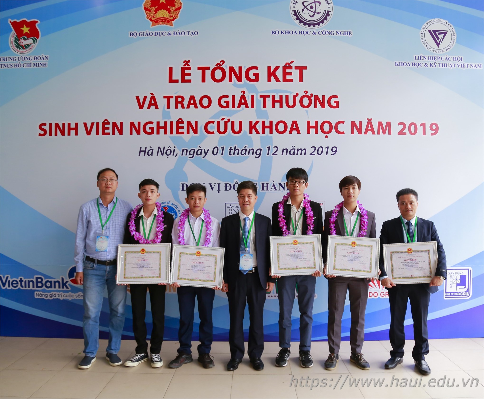 HaUI students won the Third prize at “Student Science Research 2019” Closing Ceremony