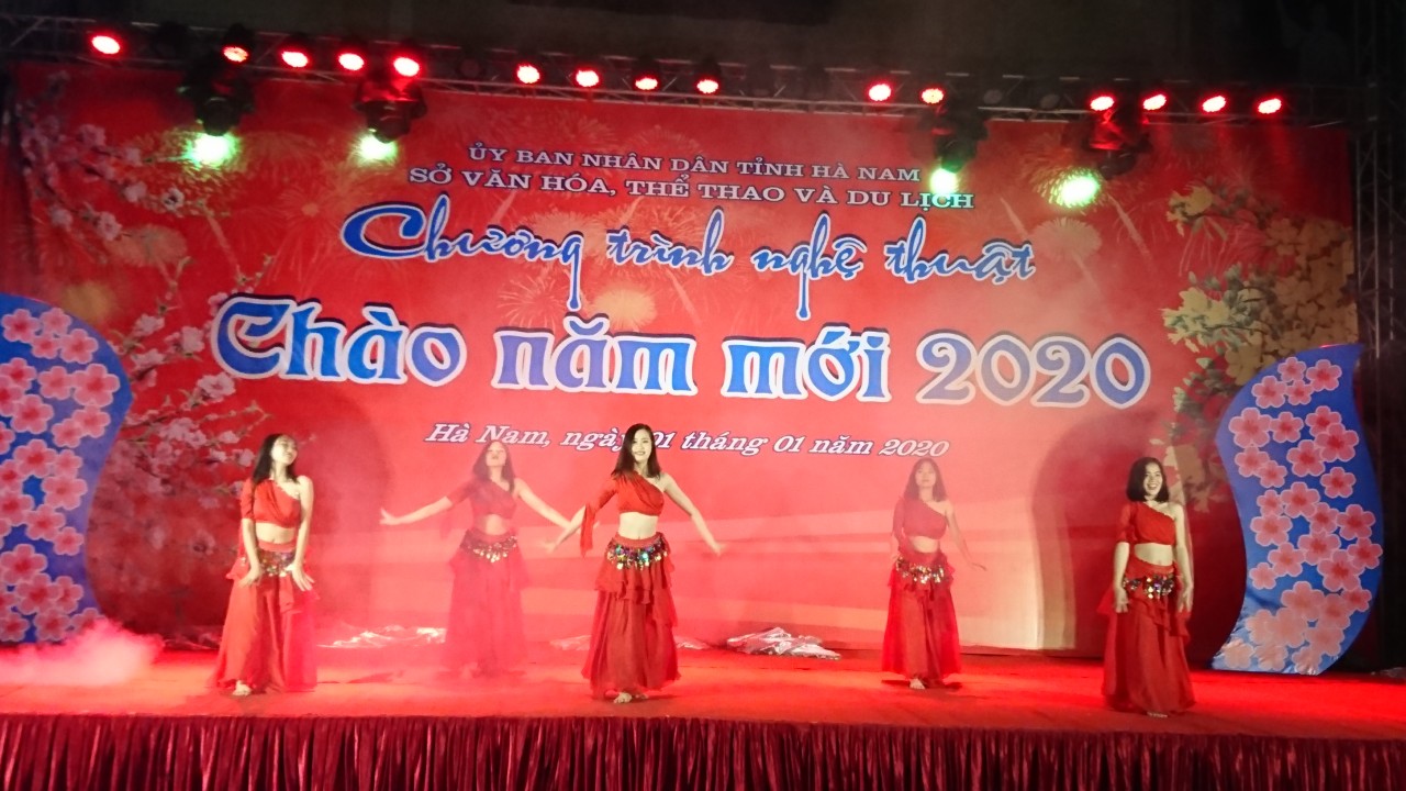 Đội văn nghệ sinh viên Đại học Công nghiệp Hà Nội tại chương trình “Chào năm mới 2020” tỉnh Hà Nam