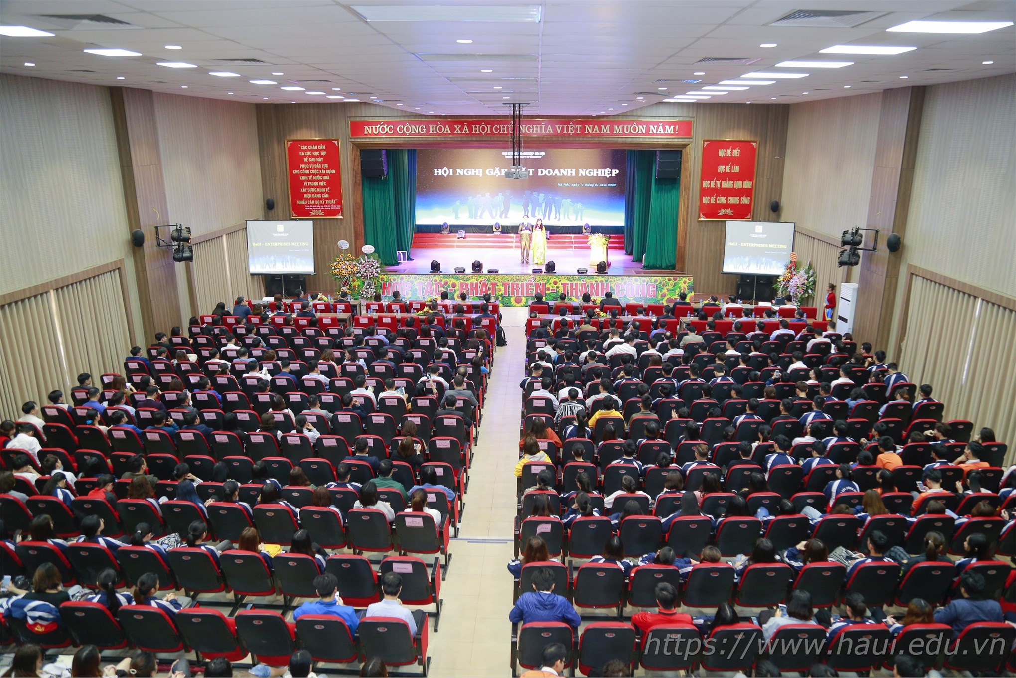 Hanoi University of Industry hosts a conference to meet more than 100 enterprises