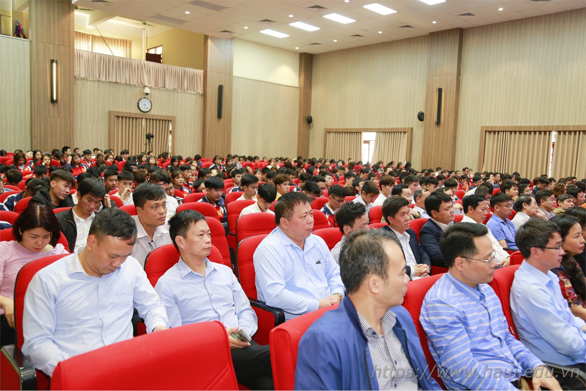 Hanoi University of Industry hosts a conference to meet more than 100 enterprises