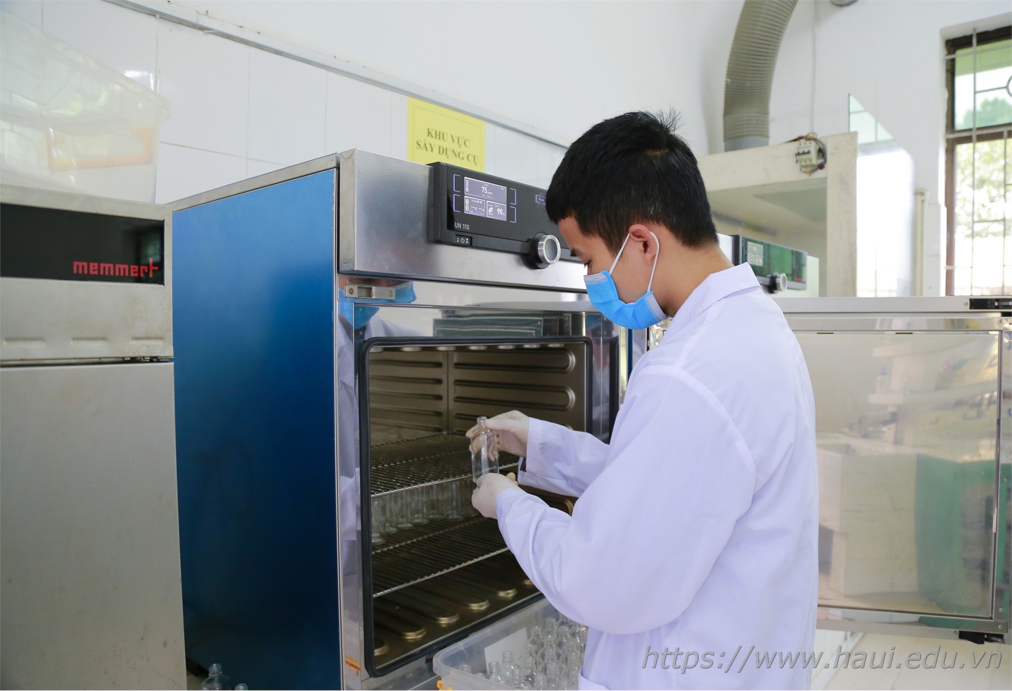 Hanoi University of Industry produces alcohol-based hand rub for staffs and students