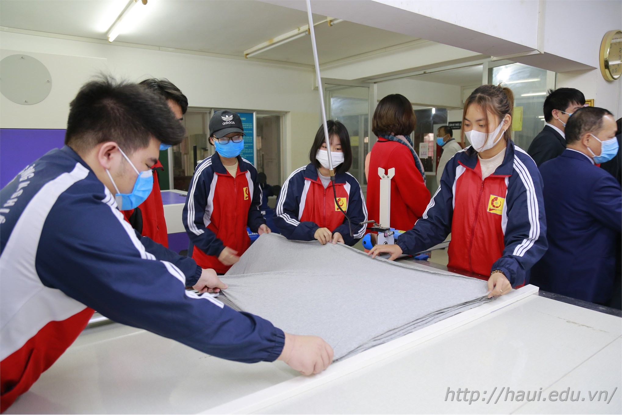 30,000 masks are produced and distributed free of charge to HaUI staffs and students