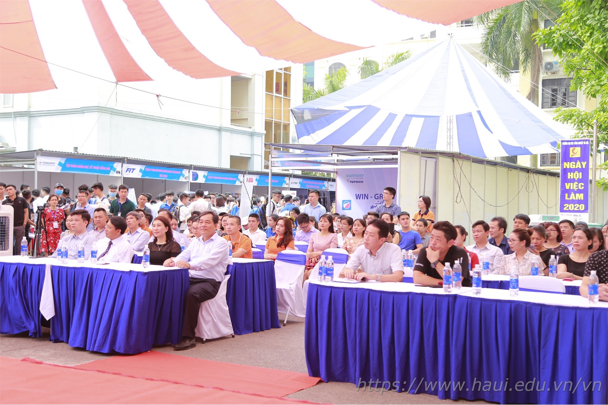 2.000 jobs for students at HaUI Job Fair 2020 