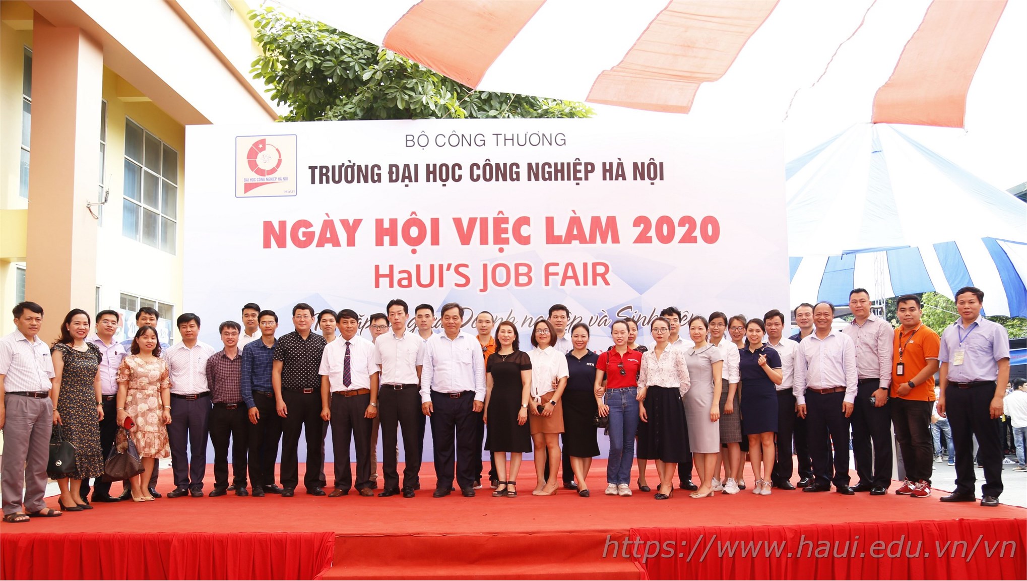 2.000 jobs for students at the HaUI Job Fair 2020 