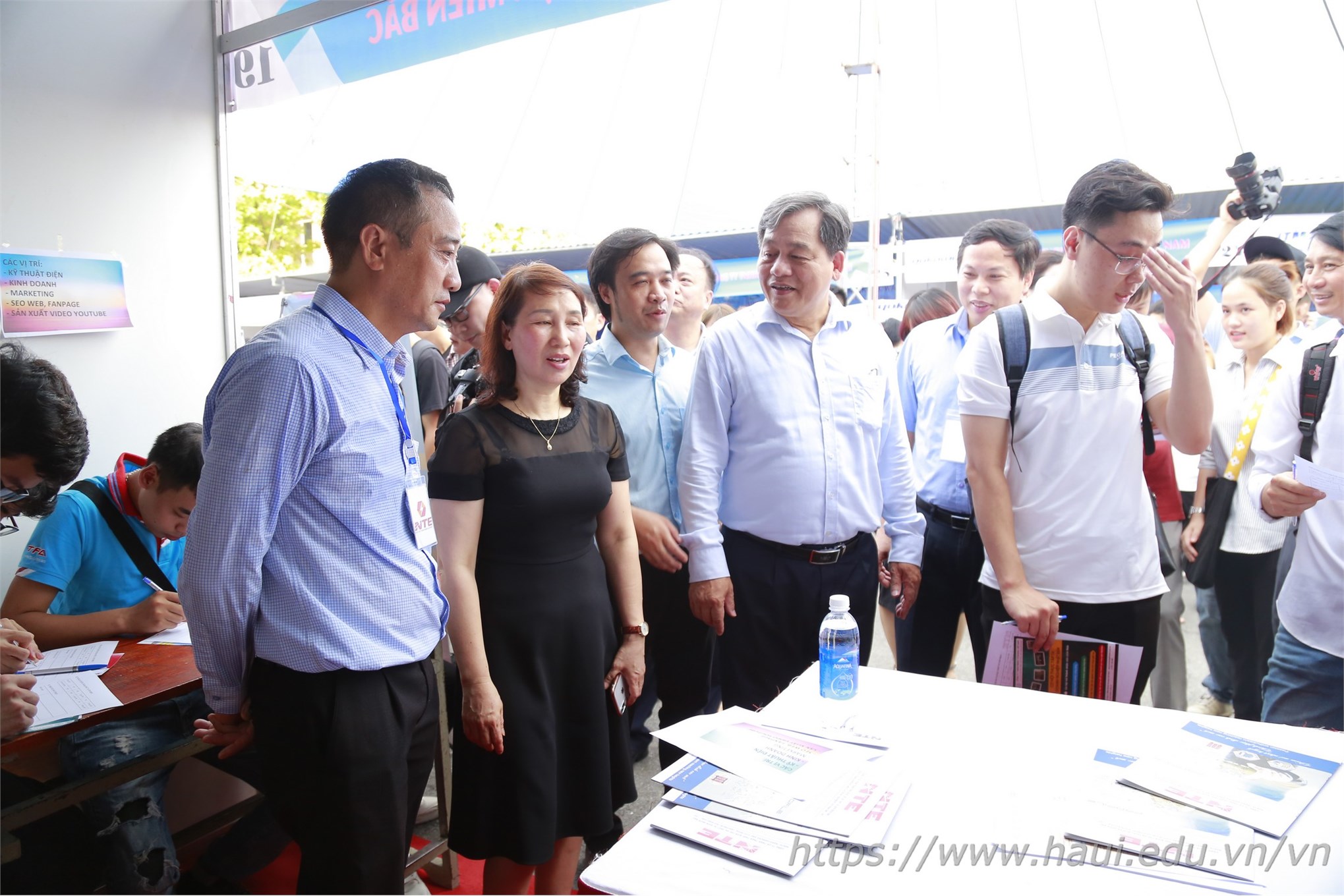 2.000 jobs for students at the HaUI Job Fair 2020 