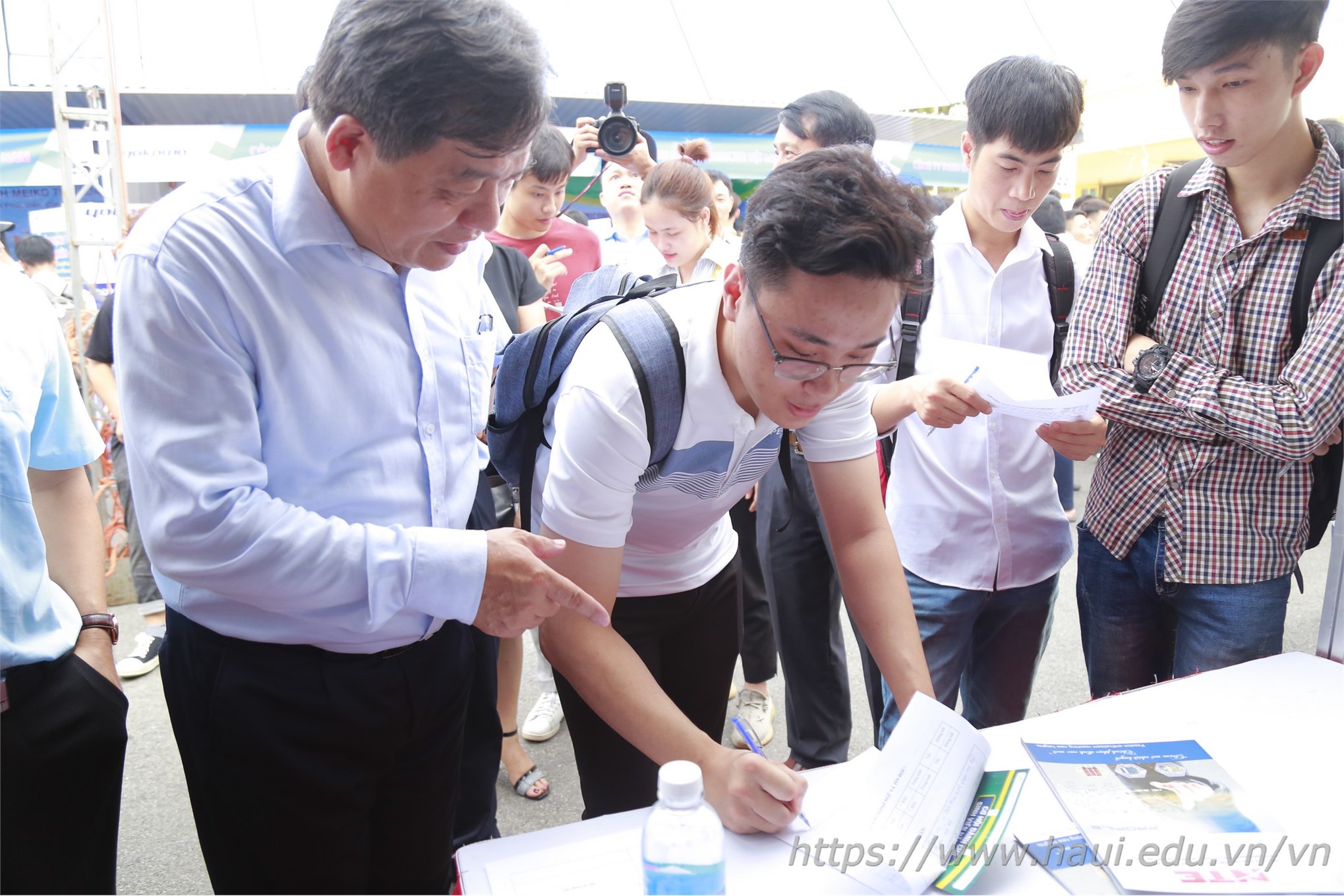 2.000 jobs for students at the HaUI Job Fair 2020 