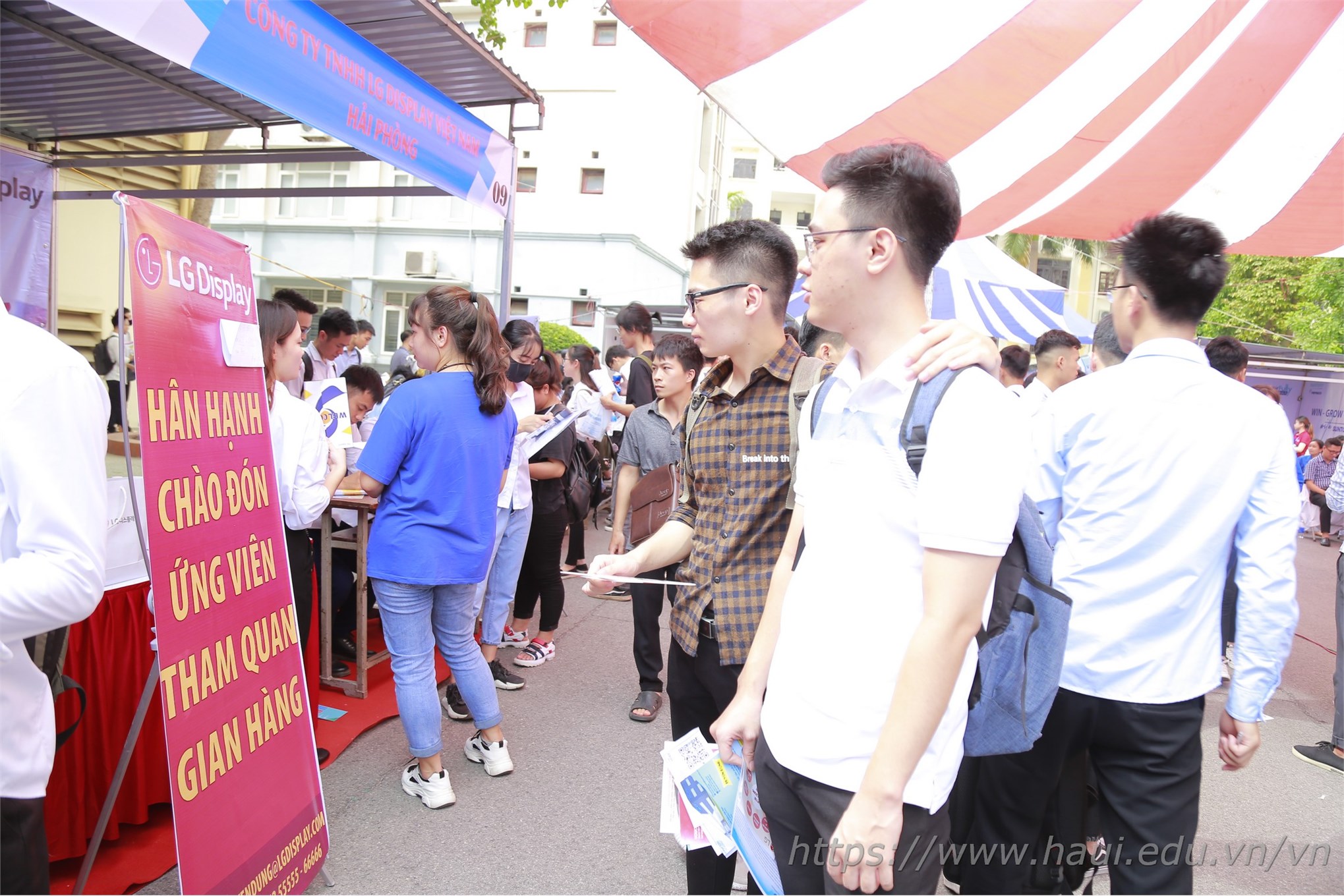 2.000 jobs for students at the HaUI Job Fair 2020 