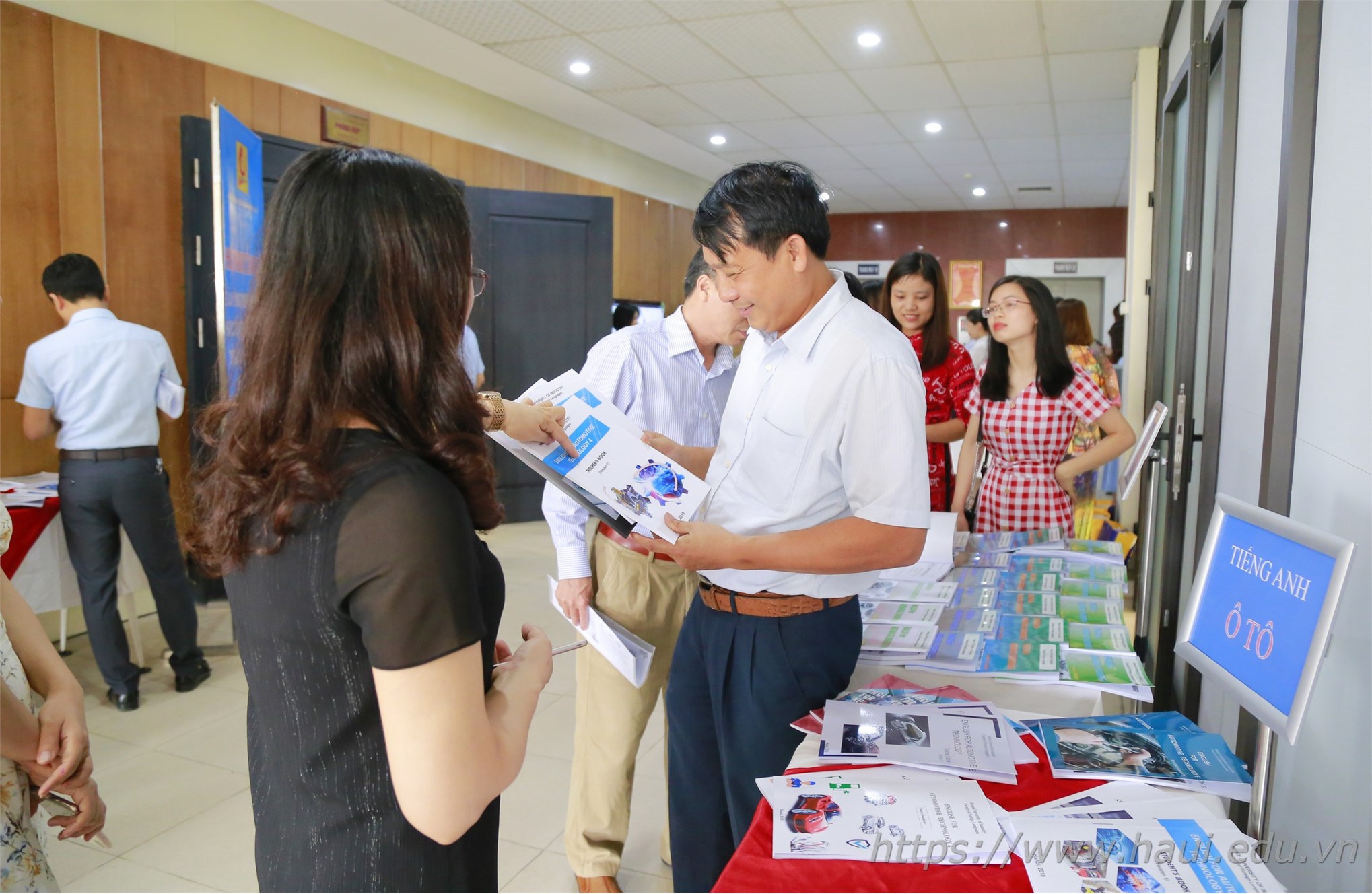 Hanoi University of Industry successfully applied the blended learning method in non-professional English training according to career orientation 