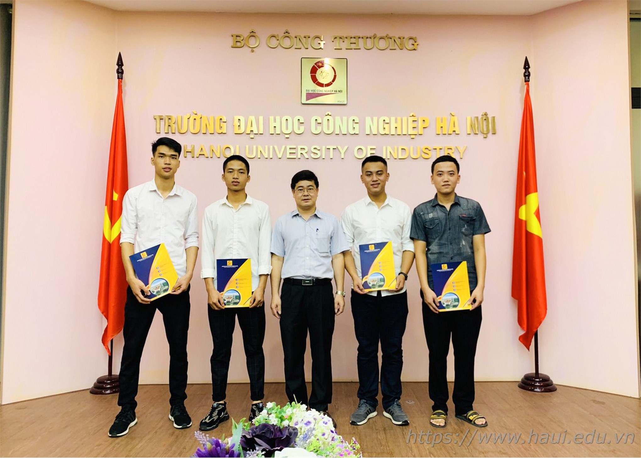 Đại học Công nghiệp Hà Nội tổ chức trao quyết định đào tạo Sỹ quan dự bị năm 2020