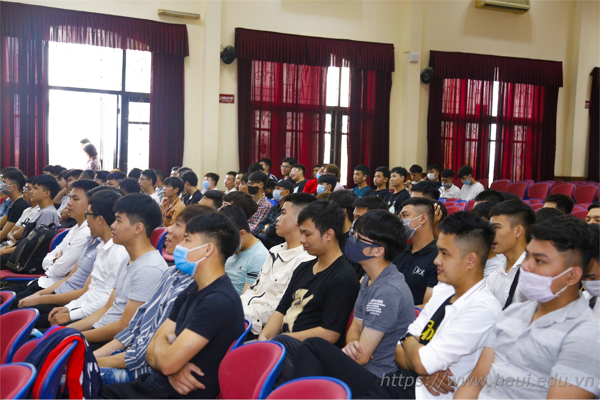 Nearly 300 college students intern at Samsung Electro-Mechanics Vietnam and M1 company