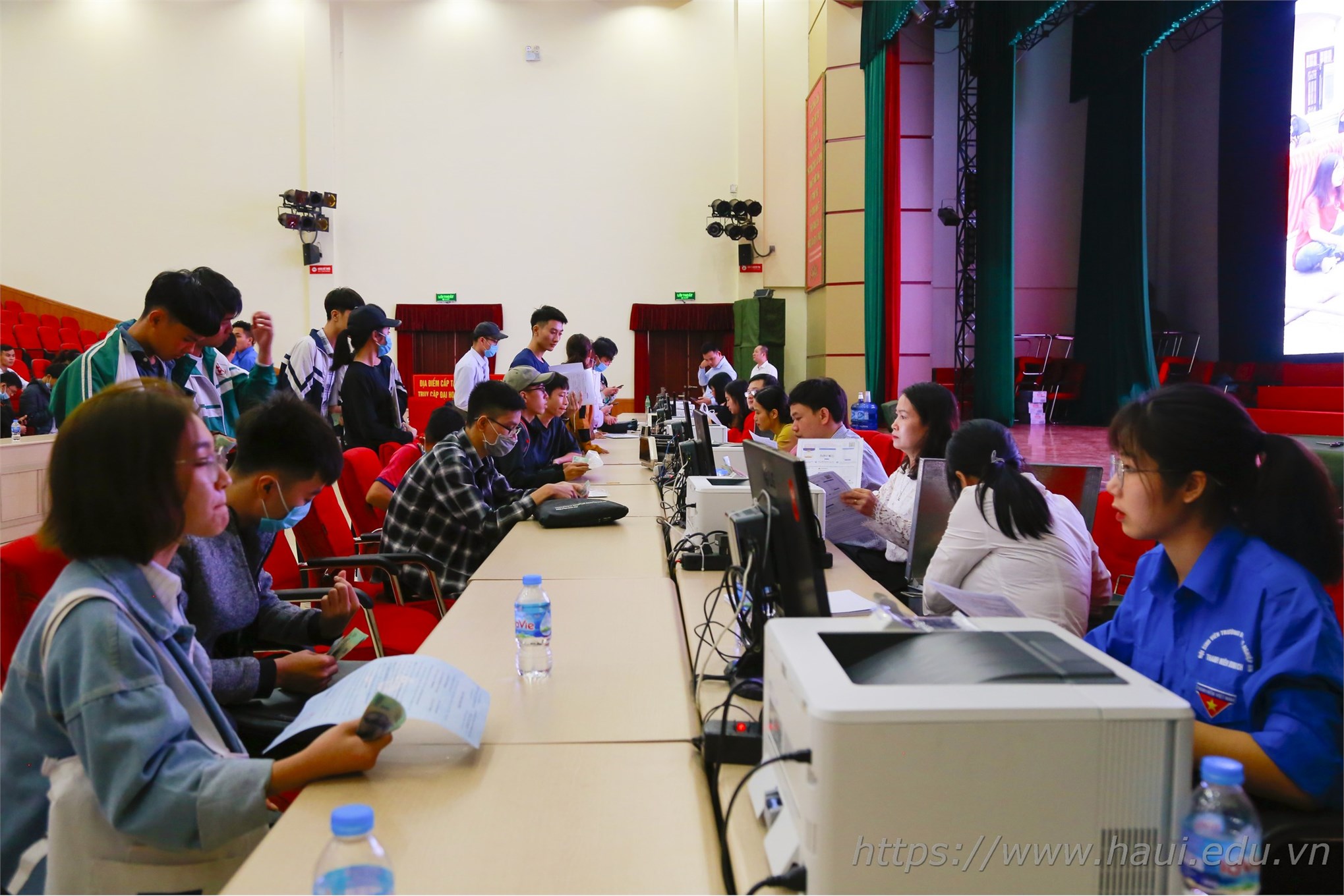 Hơn 7.000 tân sinh viên gia nhập ngôi nhà chung Đại học Công nghiệp Hà Nội