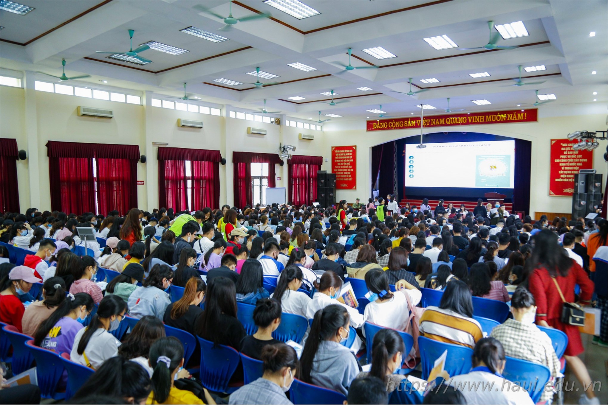 7.000 tân sinh viên ra nhập ngôi nhà chung Đại học Công nghiệp Hà Nội