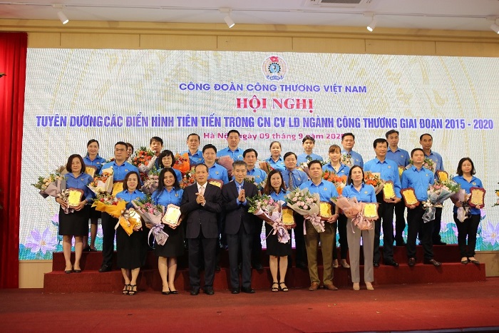 Công đoàn Trường Đại học Công nghiệp Hà Nội tham dự lễ tuyên dương các tập thể và cá nhân tiêu biểu ngành Công Thương