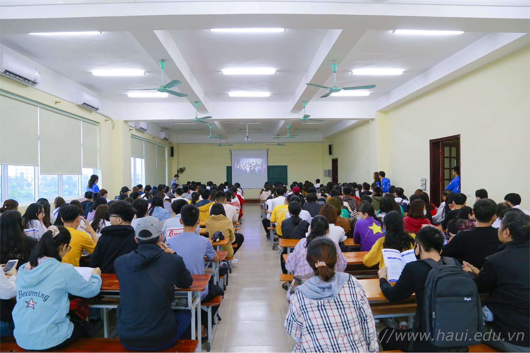 Over 7,000 freshmen join Hanoi University of Industry