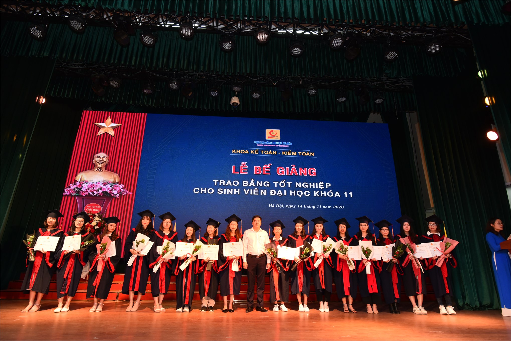 HaUI held the Graduation Ceremony & Degree Awarding Ceremony for 3455 Graduates of 2020